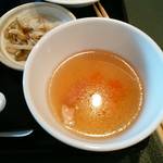 中国レストラン 雪園 - スープ 今日は醤油ベース