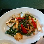 中国レストラン 雪園 - ニンニクの芽とイカの炒め