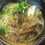 りぶのとなり - 山盛りの具材の下に、中太玉子麺が隠れてます！