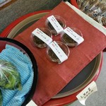 あそ路 - 「しその実」もお持ち帰り用に売られてました