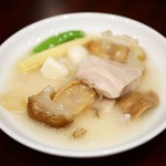 白菇海参鶏〔幻の白きのことなまこ・鶏の煮込み〕