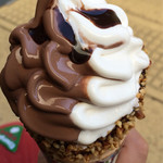 GODIVA - ソフトクリーム ミックスチョコレート 490円 美味しい(´；ω；`)