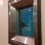 海中魚処 萬坊 - 海中の席には窓がたくさん付いています