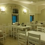 海中魚処 萬坊 - 海中席のテーブル席の様子