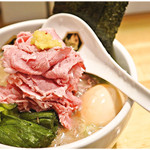 特製濃厚真鯛らーめん+旬の青菜 1100+100円　鯛をそのまま食べるよりこっちの方が美味しいです。