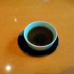 まずは席に着いた時に出されたお茶で喉を潤し、信州名物のそばを使用したそば定食を注文します。