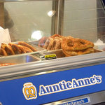 アンティ・アンズ - 作りたての商品がどんどん並びます。