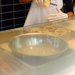 アンティ・アンズ - 焼く前にお湯か油につけているみたい。