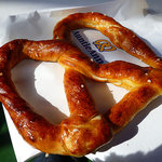 アンティ・アンズ - 基本のオリジナルプレッツェル（220円）。