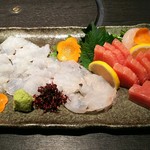 お魚工房　魚 - 白いのがハタ、赤いのが秋太郎、右奥の海老は高海老。