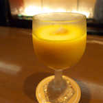 BAR Too - 秋限定・フレッシュ柿のカクテル。とろーんと濃厚で、ムースみたい