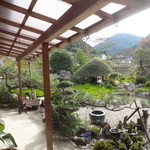 農家レストラン つみ菜カフェ うどんげ - お店の庭園