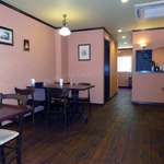 ニイガタ ピッツェリア ベントエマーレ - 落ち着いた雰囲気の店内