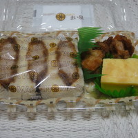 とんかつ まい泉 青山本店 - 見辛いですがメンチです。
