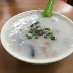 德發粥品專家 - ピータンと鶏肉の粥16＄