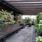 国分寺そば - すすぐ右手にある大きな待合室？