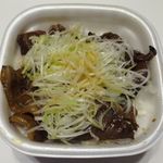すき家 - 炭火豚丼弁当並のアップ