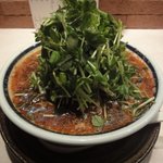 神名備 - ごまの酸辣麺（配膳時） \1575　お値段は相当に張るのですが、それ相応の美味さを持ってると思います。