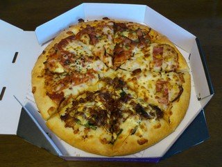 PizzaHut - ファミリー4のMサイズです。(2016年10月)