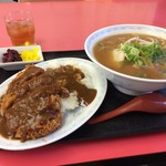 まるみ - 料理写真:醤油ラーメンと、かつめし（小）９３０円の全景