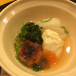 懐石料理 はし本 - 炊き合わせ(ほうれん草、かぶ、湯葉、お麩の蒲鉾)