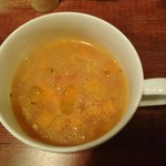 部位ごとに調理法を変える豚肉専門店 グロワグロワ - 本日のスープ