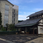 萩八景 雁嶋別荘 - 左手が宿泊棟、右手がロビー棟