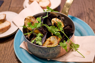 METoA Cafe ＆ Kitchen - STEAMD MUSSELS