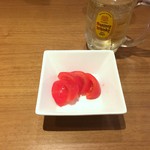 鶏千 - なんだこれ！ショボすぎ。冷やしトマト￥150（ ’16.10）