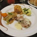 Ramada Katunayake Hotel - メイン（チキンのホワイトソース、温野菜、ライスなど）