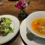 イタリアンキッチン 伊太めし屋 - ランチのサラダとスープ
