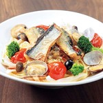 イタリアンレストラン ピッツェリア - 秋刀魚ときのこのアクアパッツァ風パスタ