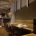 新宿中村屋Granna - [内観] 店内 テーブル席 ③