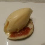 新宿中村屋Granna - [料理] バニラアイス 無花果添え アップ♪ｗ