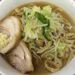 ラーメン二郎 - ラーメン 700円　麺半分・全部ちょっとで