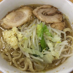 ラーメン二郎 - ラーメン 700円　麺半分・やさいちょっと・にんにくで