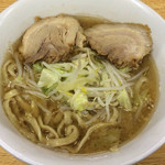 ラーメン二郎 - ラーメン 700円　麺半分・やさいちょっと・にんにくで