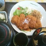 ヒロタ - 料理写真:とんかつ定食(税込み980円)　ご飯は大盛(税込み1080円)