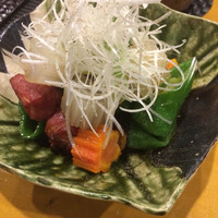 馳走菴 ひじり - ベーコン温野菜サラダ
                  
                  暖かいサラダ！ 和風ドレッシング、野菜が可愛く切られている