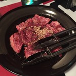 極楽焼肉 グルーピードールズ - ロースカルビの盛り合わせ