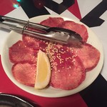 Gokuraku Yakiniku Gurubito Ruzu - 牛タン