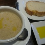 ア ターブル - 芳醇なきのこの風味が豊かな、平茸ポタージュ