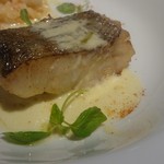 ア ターブル - 皮目はこんがりパリッと、ふっくら身はしっとりホロリ柔らかな鱈が抜群