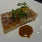 アミューズは豚コラーゲンのアスピック