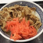 吉野家 - 豚丼<税込>330円　※無料の紅しょうがをトッピング(2016.11.02)