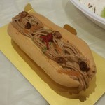 Kekihausu Shin - 野菜のヘタったところなど細部まで忠実に再現されている「焼きそばパン (800円)」のケーキ