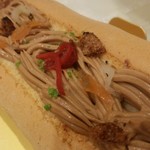 ケーキハウスsin - 「焼きそばパン (800円)」、野菜やお肉などの雰囲気の出し方が絶妙（笑）