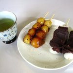 平林のだんご - お店でならお茶と一緒に頂けます！(2016,10/22)