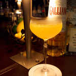 バーポラリス - ブロンクス。ジン・ベルモット・オレンジジュースをシェイク。さっぱりとした後味