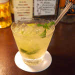 バーポラリス - 徳島すだちのティポンシュ。ラムをベースに、たっぷりのすだちを搾り、クラッシュアイスで涼し気に